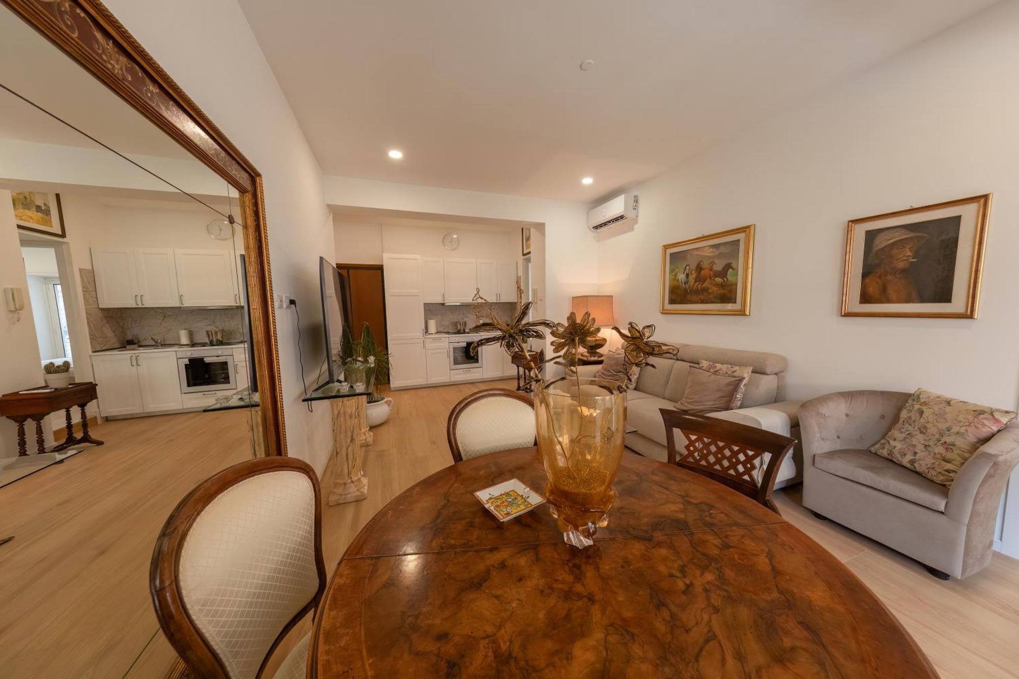 Gaia's In Vatican Appartement *